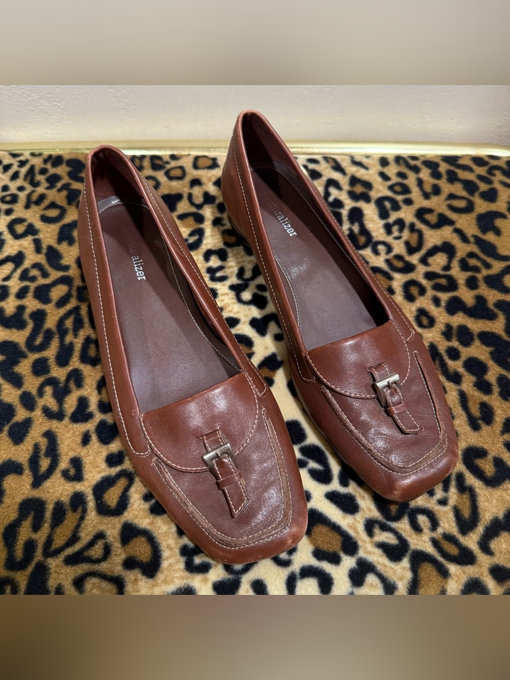 Naturalizer brown real leather square toe loafer style flats
